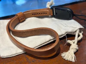 BOLO SAUL CAMERA WRIST STRAP (KHAKI)