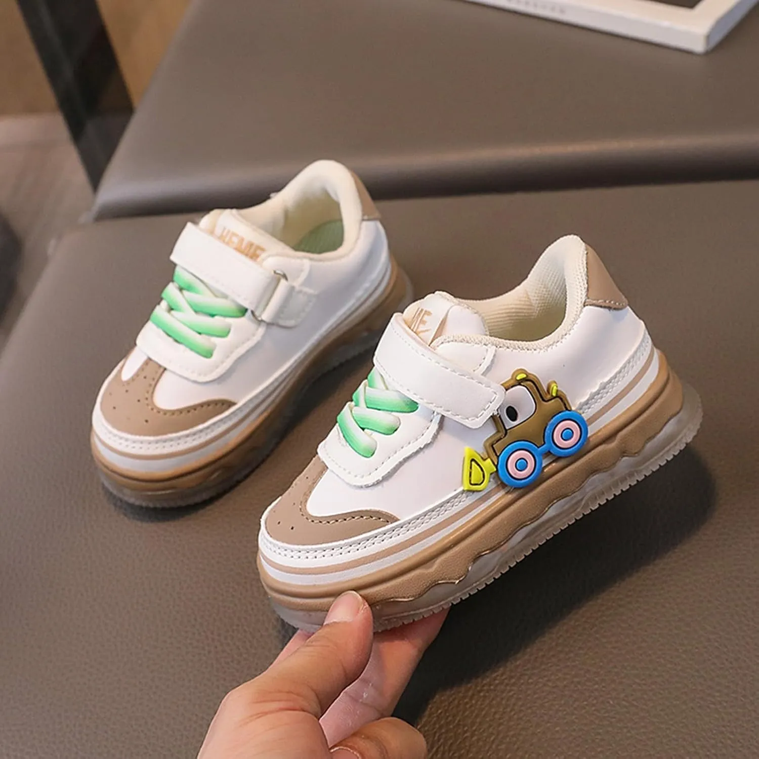 Boys Girls Sneakers Light Up for Baby Size 4 to Kids Size 9.5 artoon LED Illuminated Shoes for Outdoor Sports