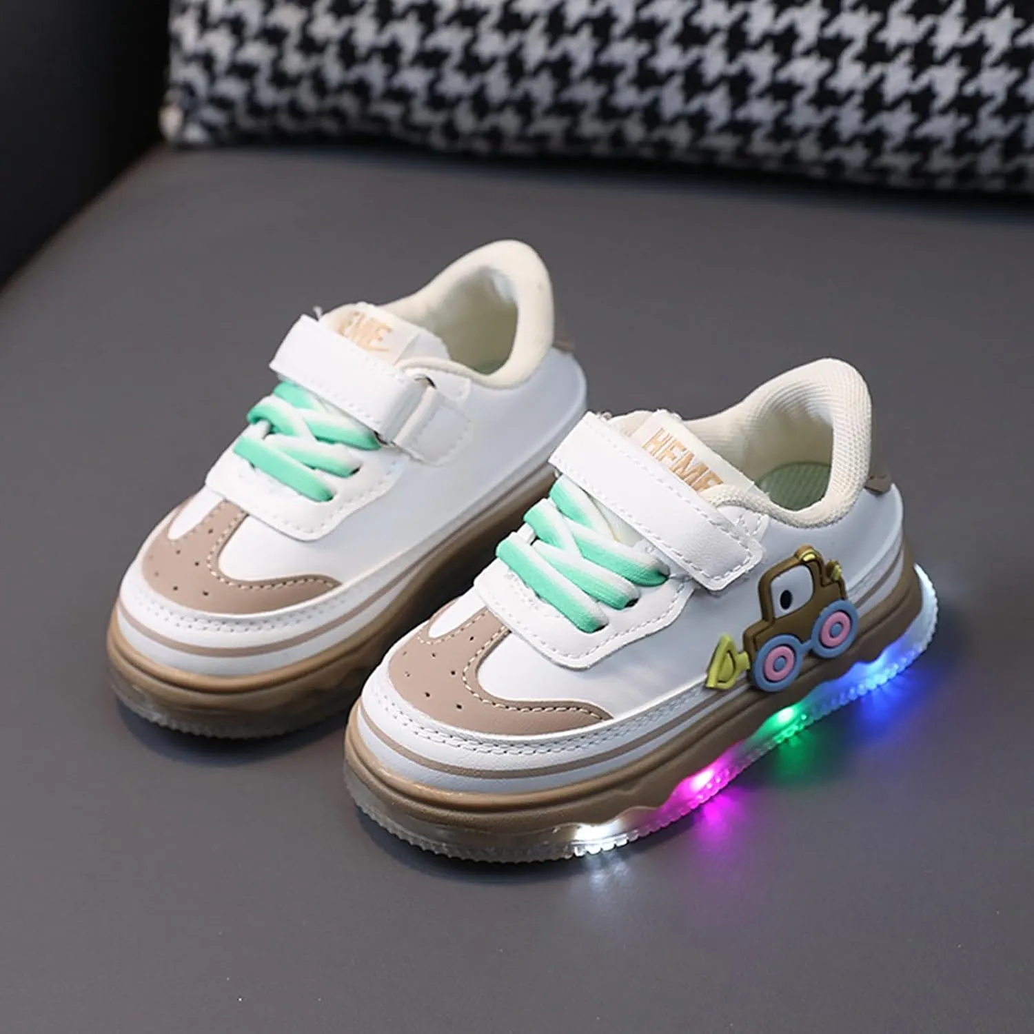 Boys Girls Sneakers Light Up for Baby Size 4 to Kids Size 9.5 artoon LED Illuminated Shoes for Outdoor Sports