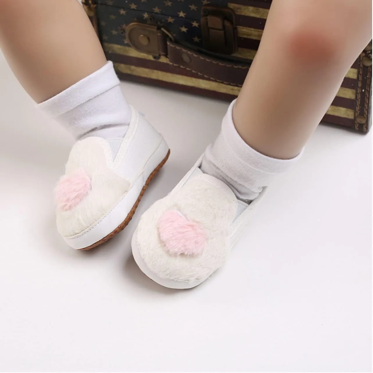 Infant First Walking Non-Slip Soft Sole Heart Pattern Plush Crib