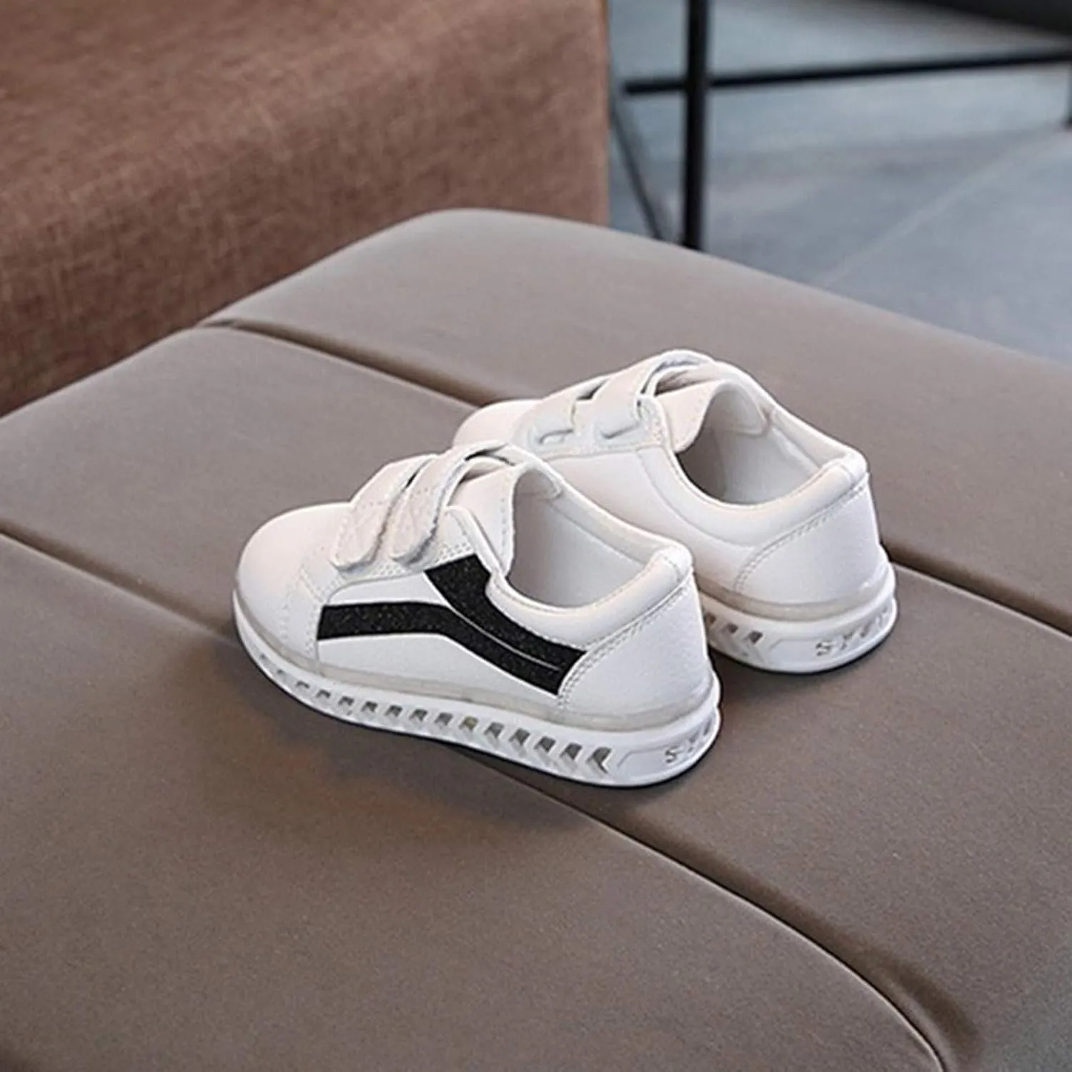 JINCAIHONG Kids Sneakers Light Up Shoes for Girls Boys Running Shoes with LED Lights Toddler Babys Walking Slippers