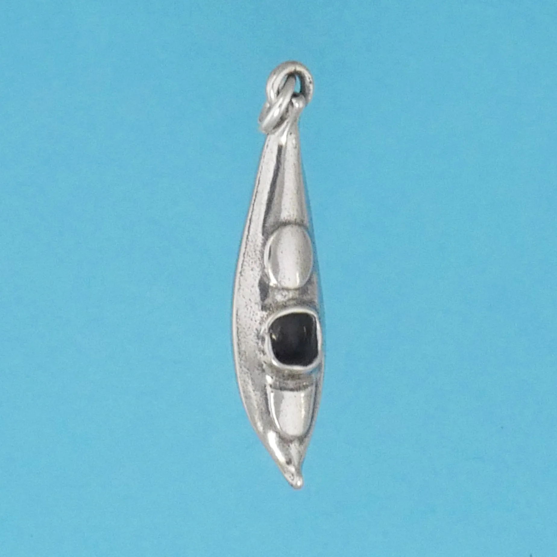 Kayak Closed Style Charm