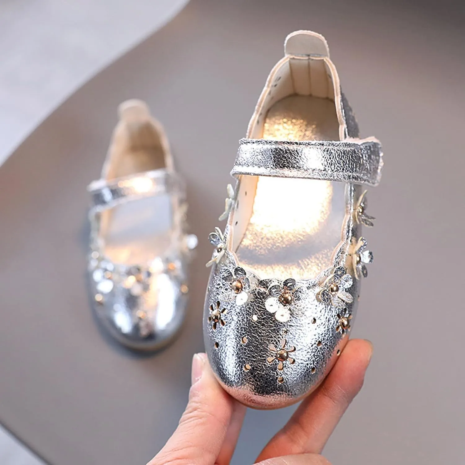 Kids Girls Summer Sandals Non-Slip Soft Sole Flower Shoes PU Leather Crib Shoes Soft Sole Princess Sandals 12M-11T (Silver-03#Wery, 4.5 Years)
