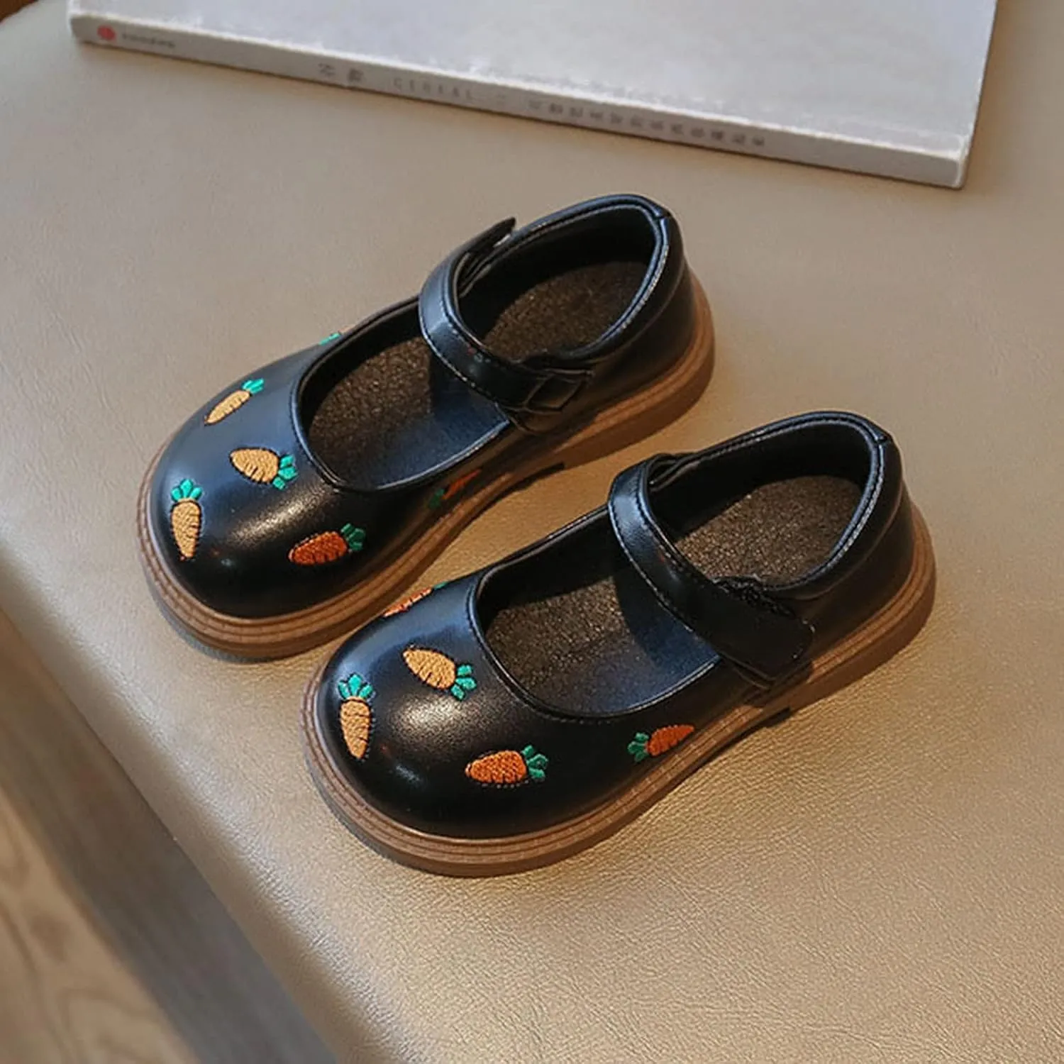 sfdgfhyf Kids Indoor Shoes Girls Dress Shoes Cute Carrot Pattern Leather Shoes Summer Outdoor Soft Rubber Sole Flat Shoes